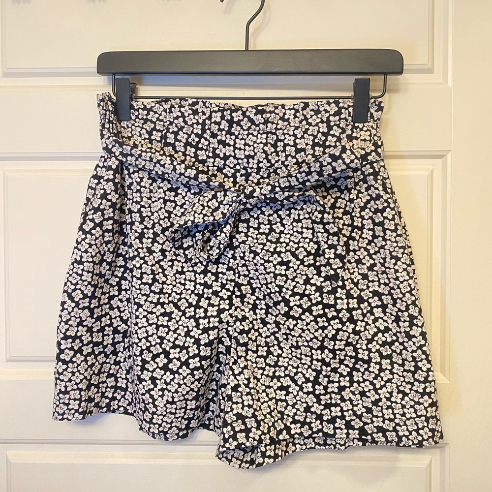 Francesca Black & White shorts with tie belt